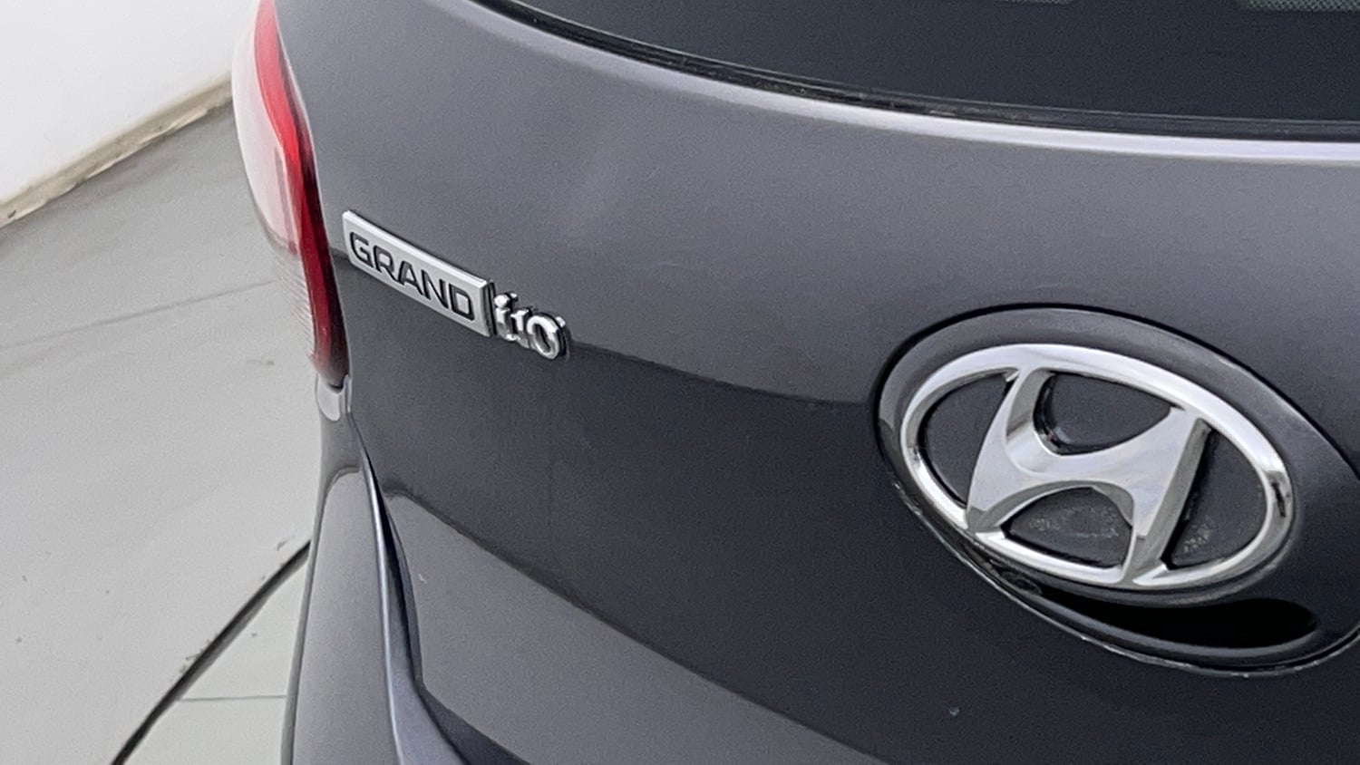Used 2018 Hyundai Grand i10 Sportz (O) U2 1.2 CRDi Diesel Manual dents MINOR DENT