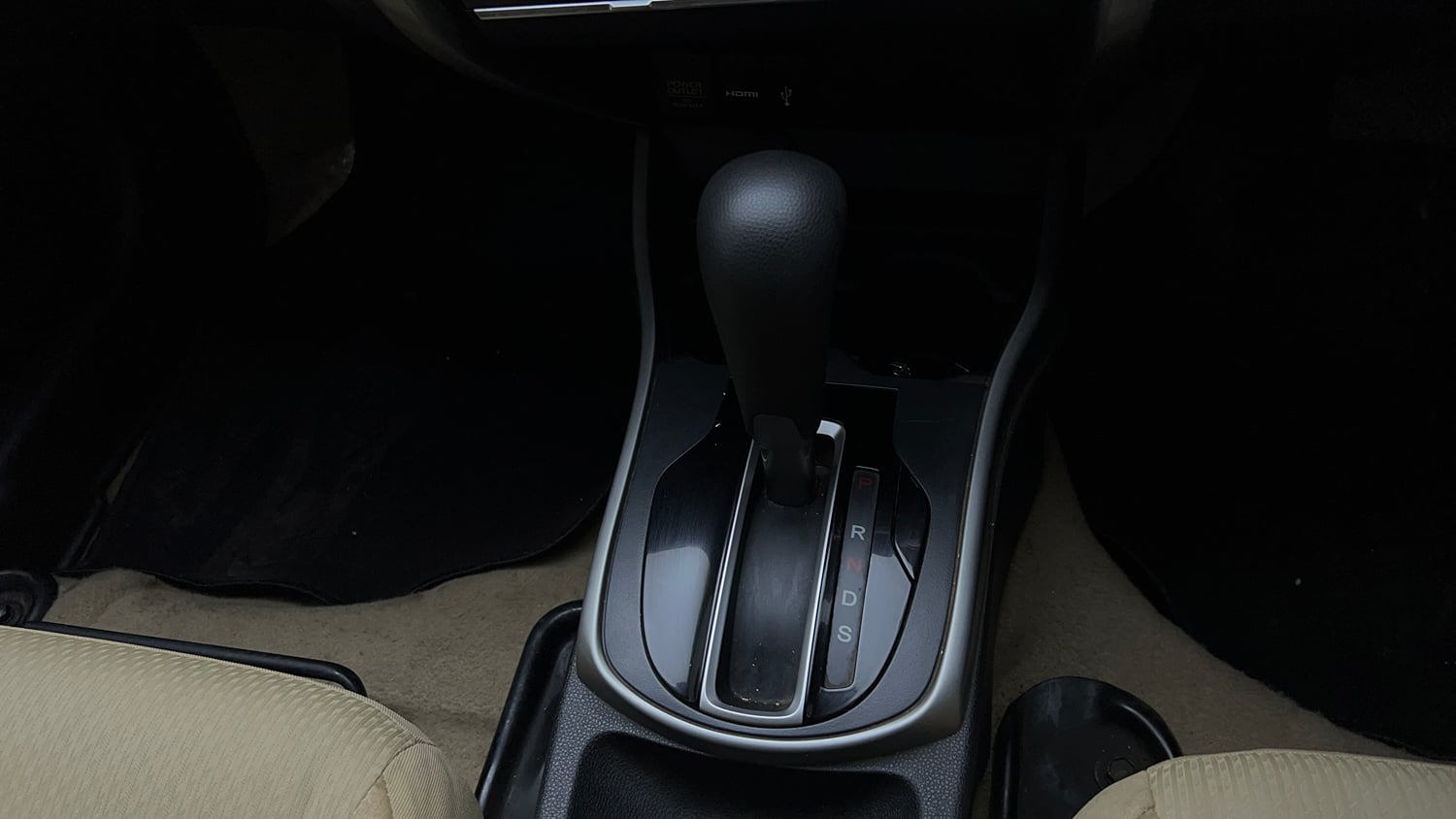 Used 2017 Honda City V CVT Petrol Petrol Automatic interior GEAR  KNOB VIEW
