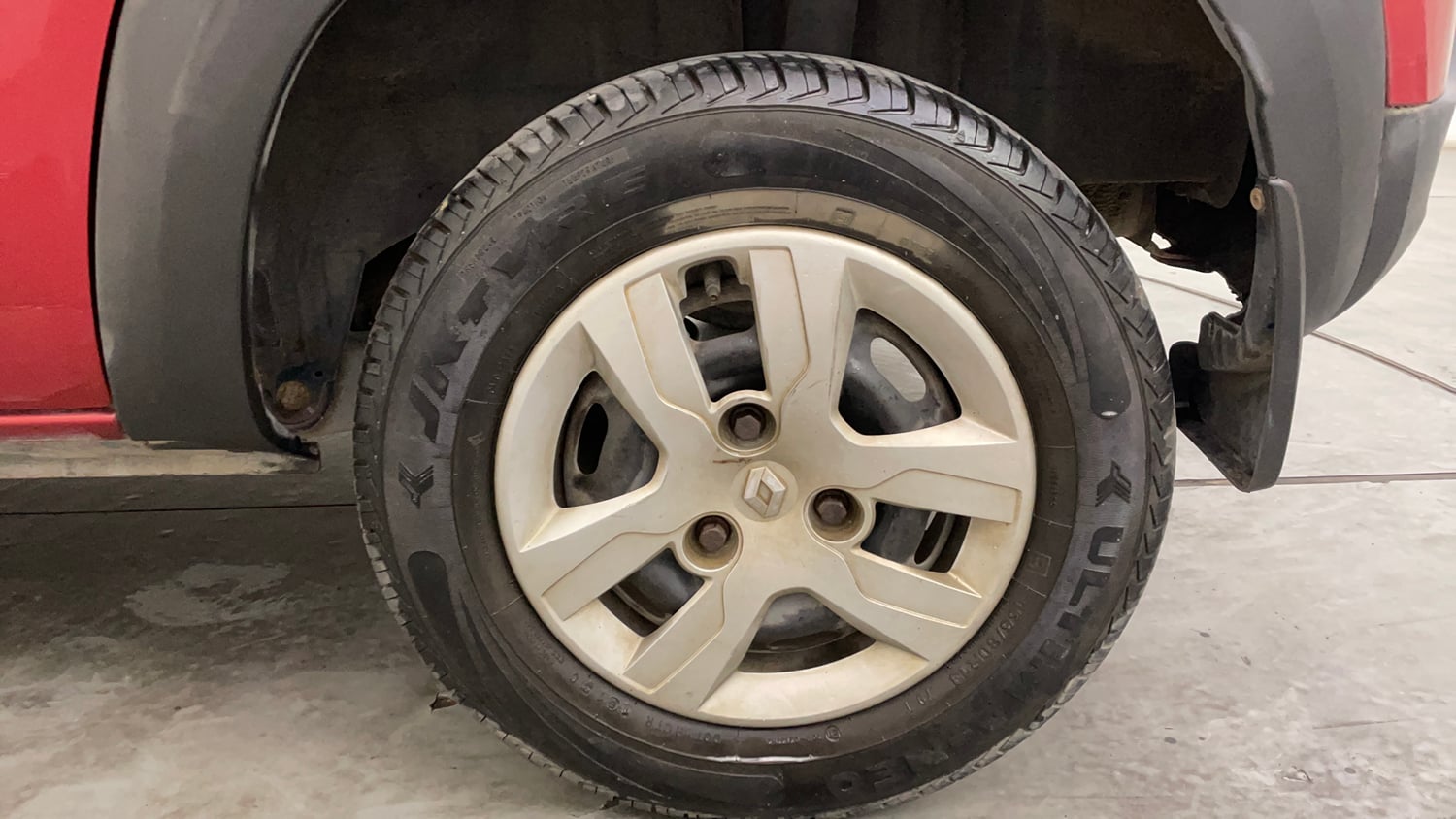 Used 2018 Renault Kwid RXT Petrol Manual tyres LEFT REAR TYRE RIM VIEW