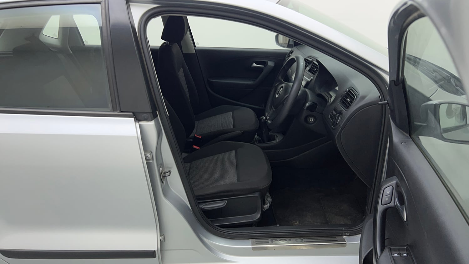 Used 2017 Volkswagen Polo Trendline 1.2L (P) Petrol Manual interior RIGHT SIDE FRONT DOOR CABIN VIEW