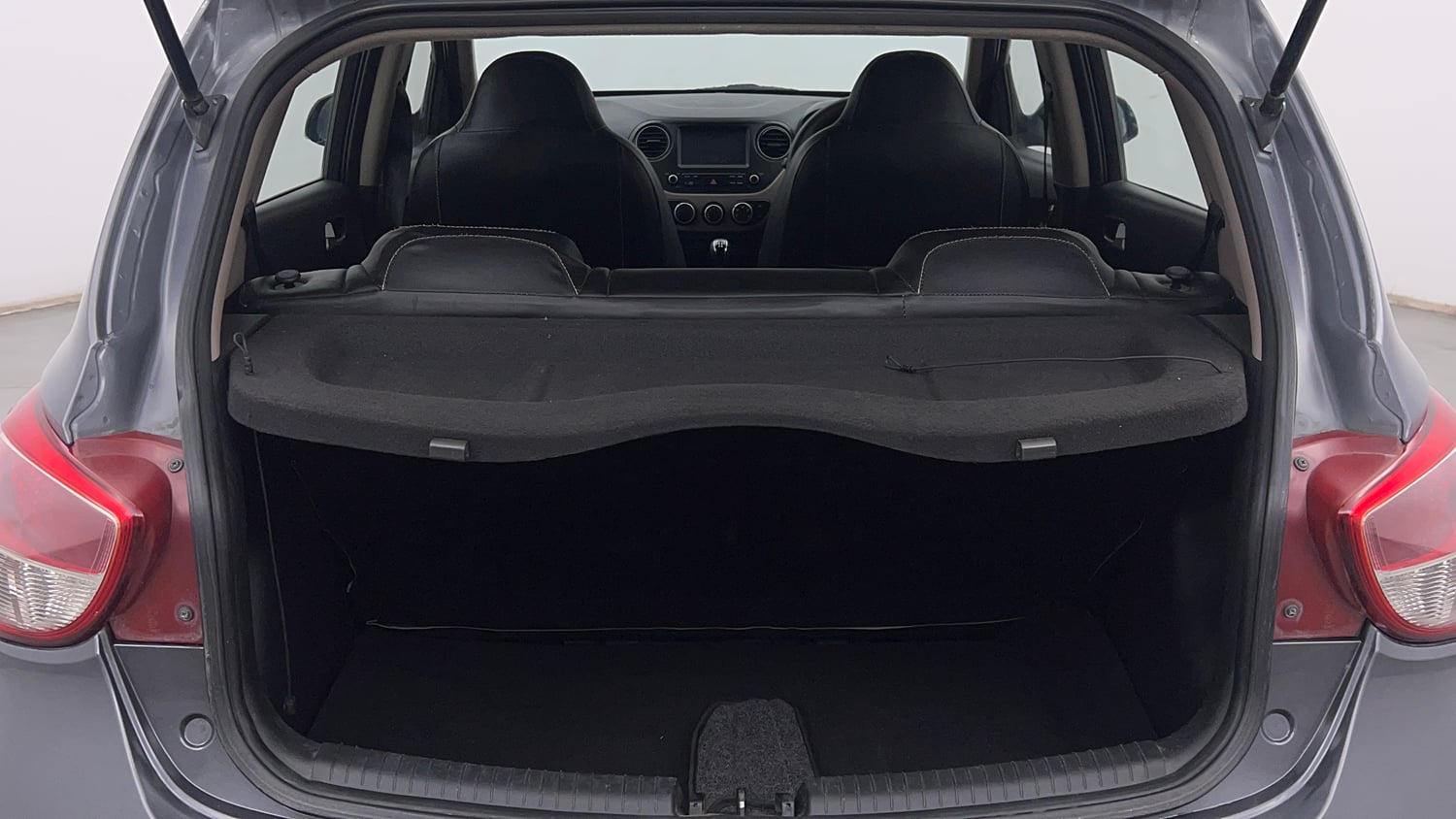 Used 2018 Hyundai Grand i10 Sportz (O) U2 1.2 CRDi Diesel Manual interior DICKY INSIDE VIEW