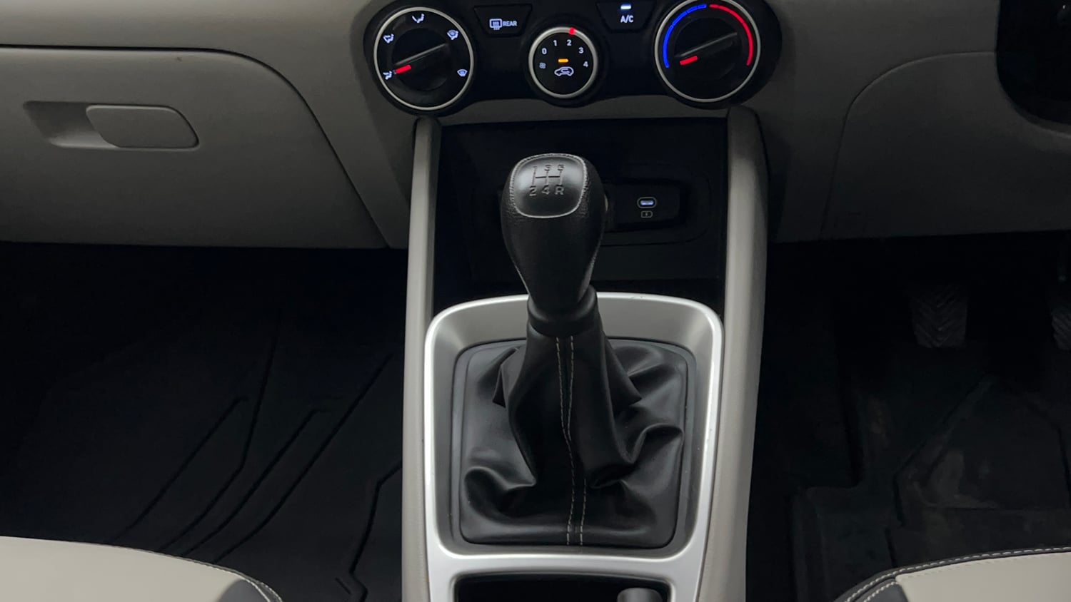 Used 2024 Hyundai Venue S 1.2 Petrol Petrol Manual interior GEAR  KNOB VIEW