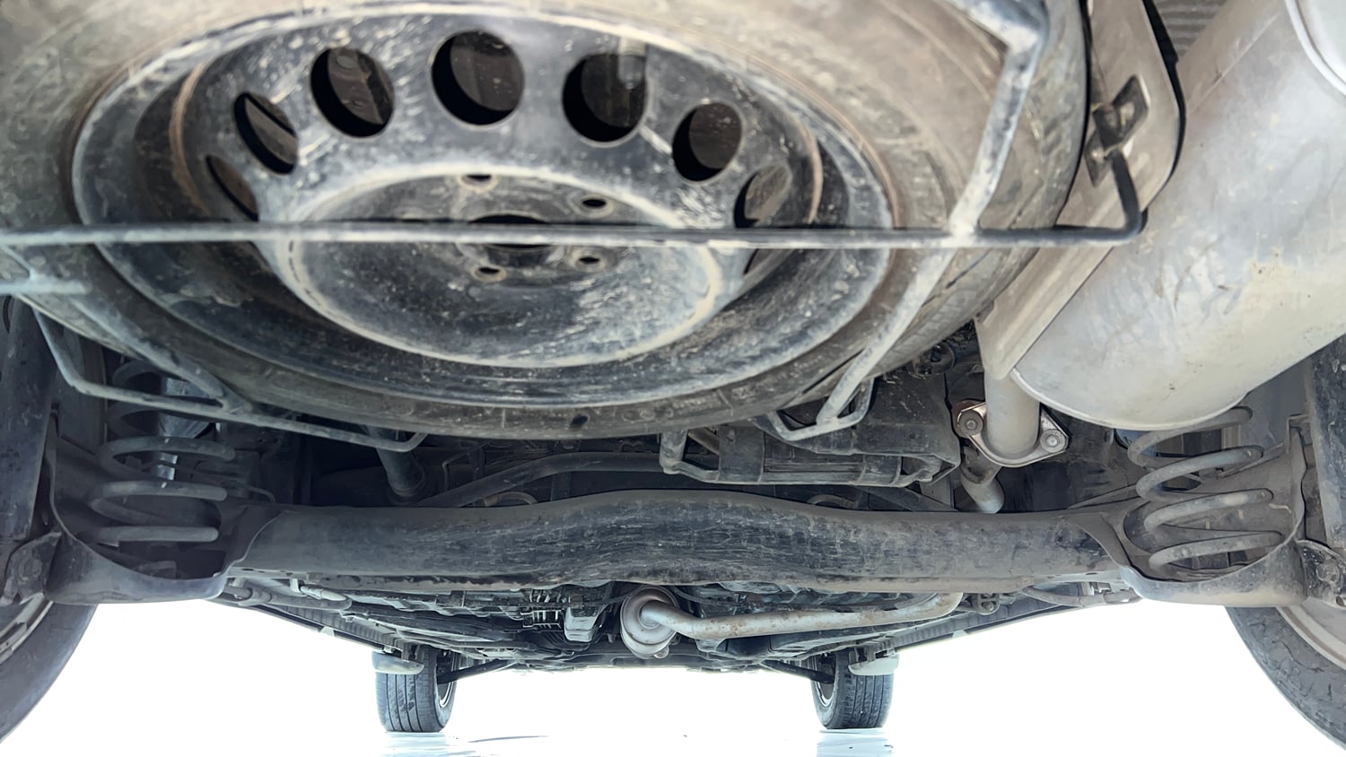 Used 2016 Honda BR-V V CVT Petrol Petrol Automatic extra REAR UNDERBODY VIEW (TAKEN FROM REAR)
