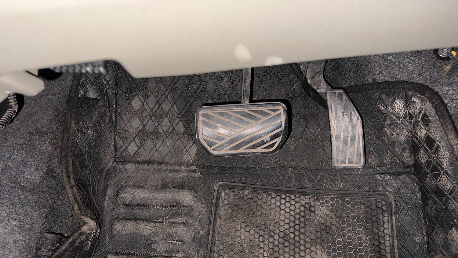 Used 2015 Maruti Suzuki Celerio ZXi AMT Petrol Automatic interior PEDALS VIEW