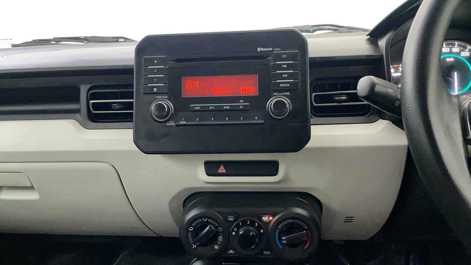 Used 2019 Maruti Suzuki Ignis Zeta 1.2 AMT Petrol Automatic interior MUSIC SYSTEM & AC CONTROL VIEW