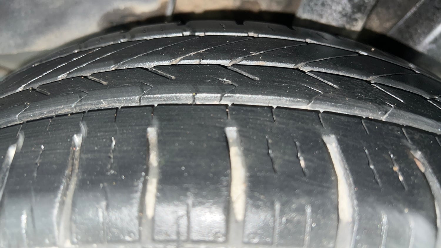 Used 2019 Hyundai Grand i10 Sportz AT 1.2 Kappa VTVT Petrol Automatic tyres LEFT REAR TYRE TREAD VIEW