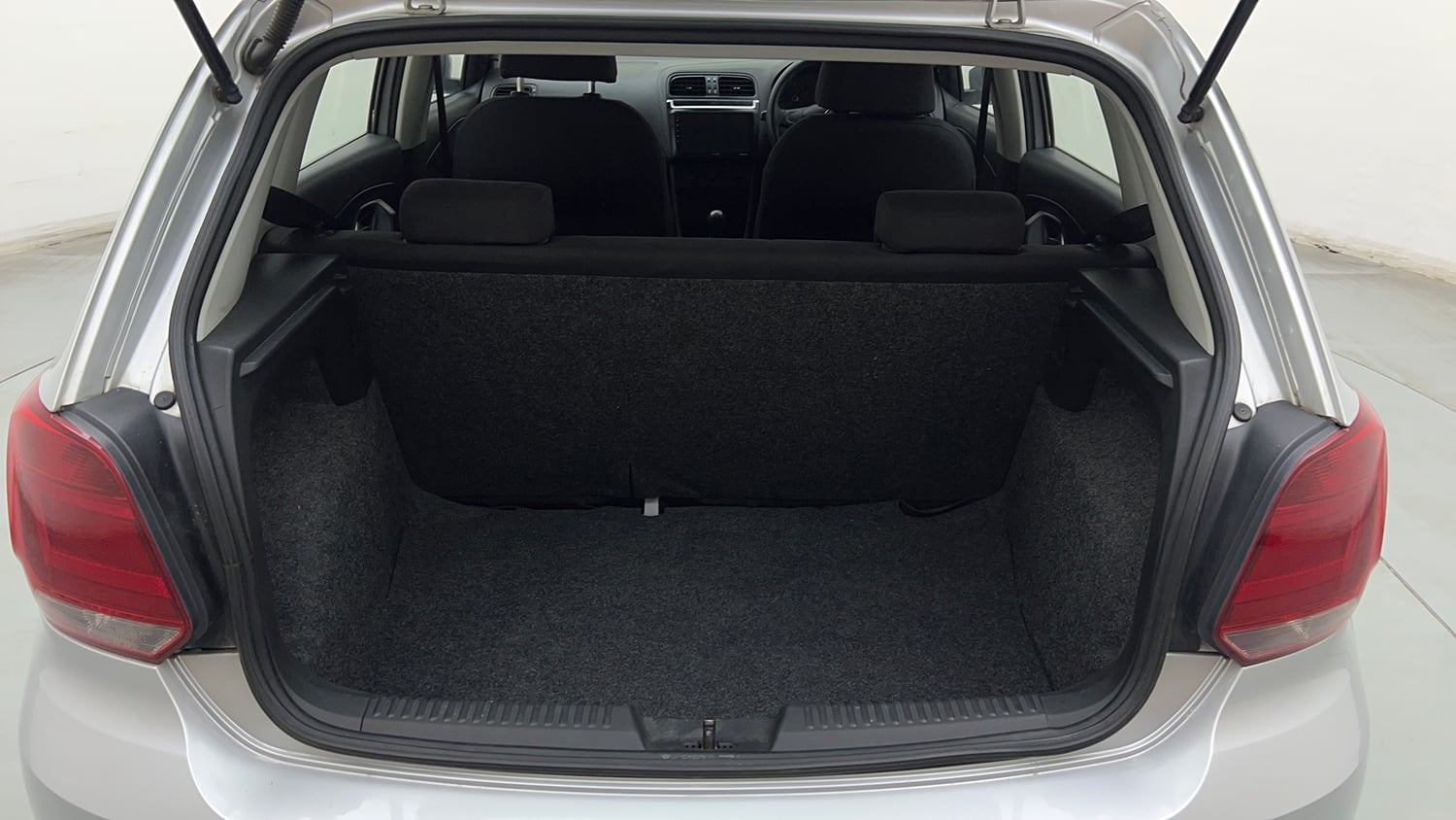 Used 2017 Volkswagen Polo Trendline 1.2L (P) Petrol Manual interior DICKY INSIDE VIEW