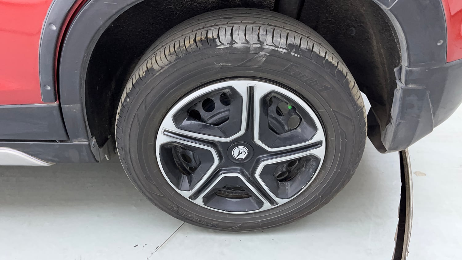 Used 2019 maruti-suzuki Vitara Brezza VDi AGS Diesel Automatic tyres LEFT REAR TYRE RIM VIEW