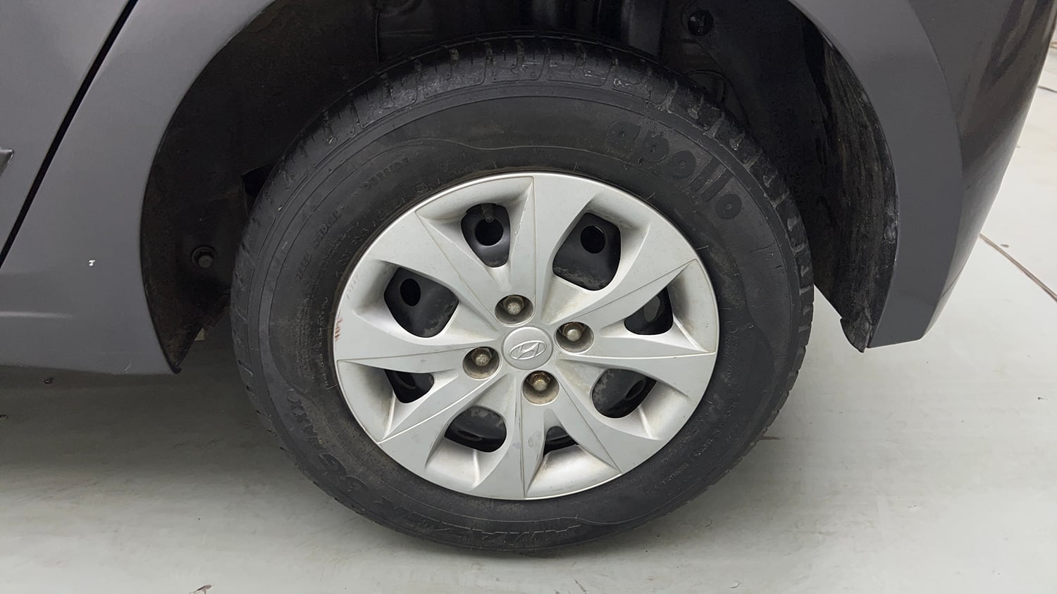 Used 2017 Hyundai Elite i20 Sportz 1.2 Petrol Manual tyres LEFT REAR TYRE RIM VIEW