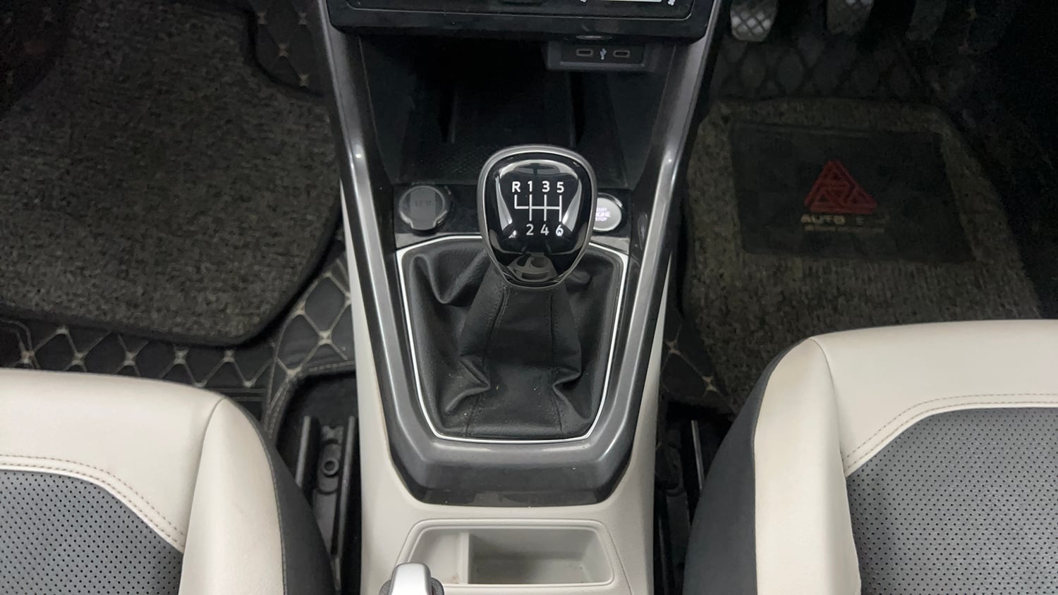 Used 2022 Volkswagen Taigun Topline 1.0 TSI MT Petrol Manual interior GEAR  KNOB VIEW