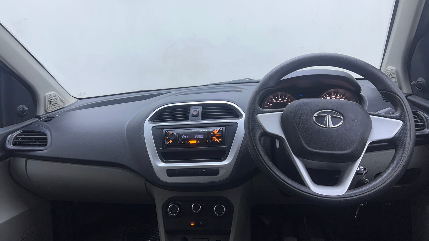 Used 2016 Tata Tiago Revotron XM Petrol Manual interior DASHBOARD VIEW
