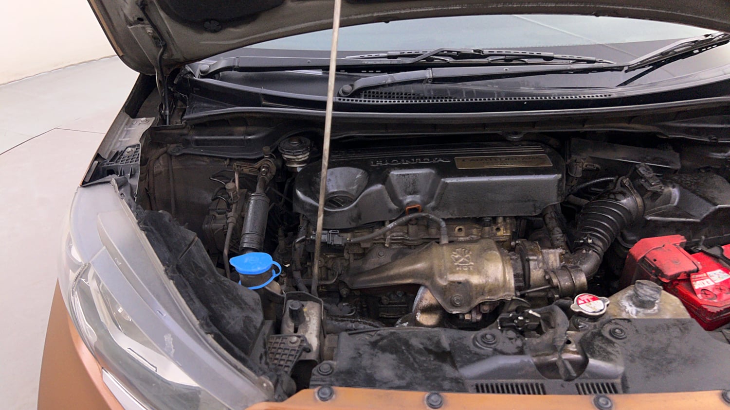 Used 2017 Honda WR-V VX MT Diesel Diesel Manual engine ENGINE RIGHT SIDE HINGE & APRON VIEW