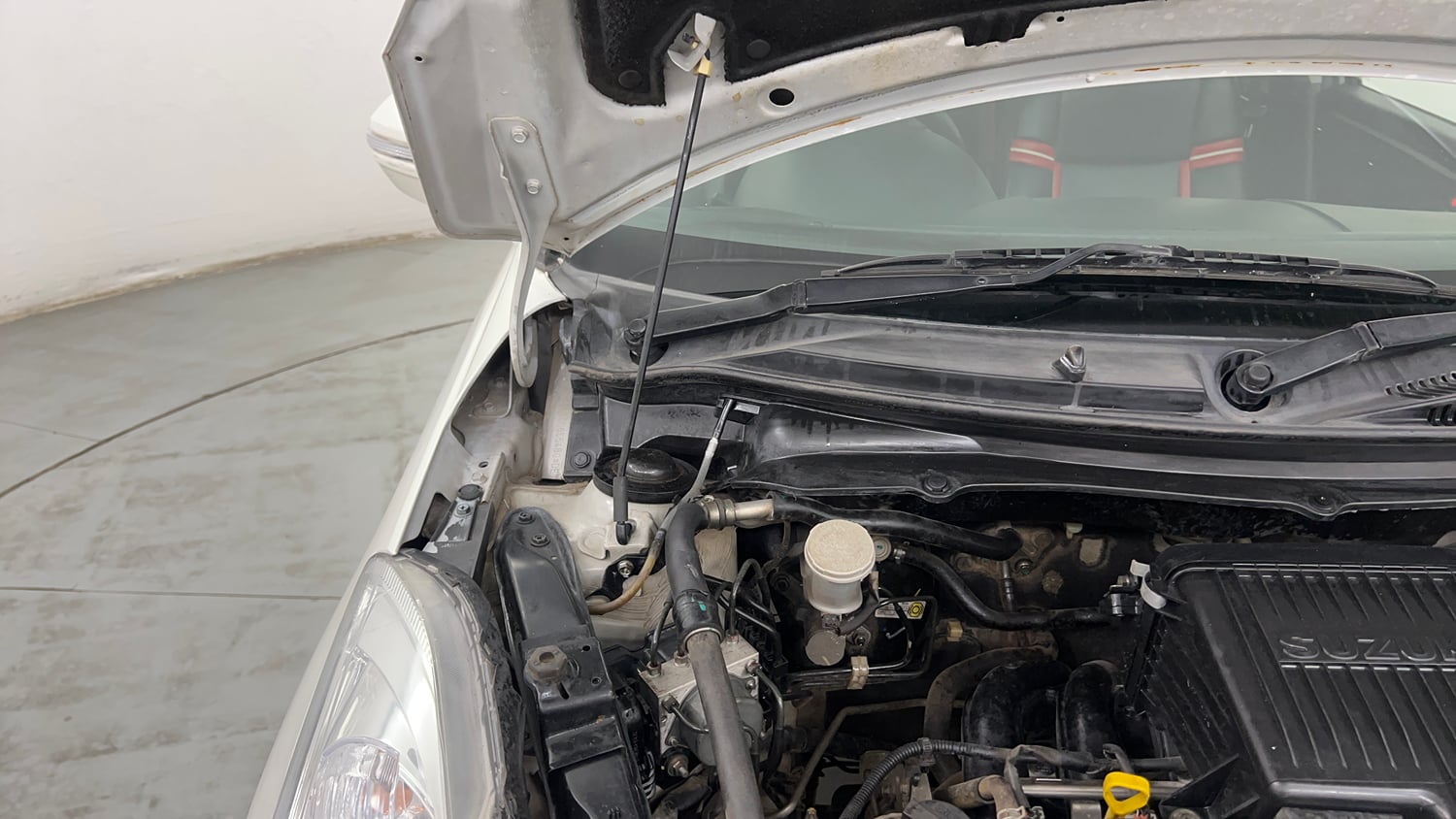 Used 2014 Maruti Suzuki Swift ZXi Petrol Manual engine ENGINE RIGHT SIDE HINGE & APRON VIEW
