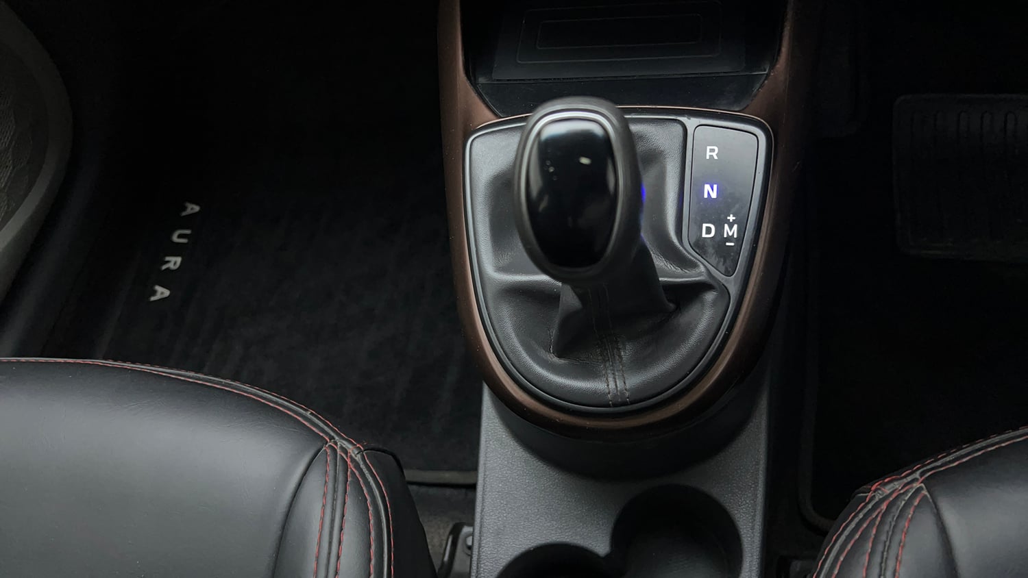 Used 2021 Hyundai Aura SX Plus 1.2 AMT Petrol Petrol Automatic interior GEAR  KNOB VIEW