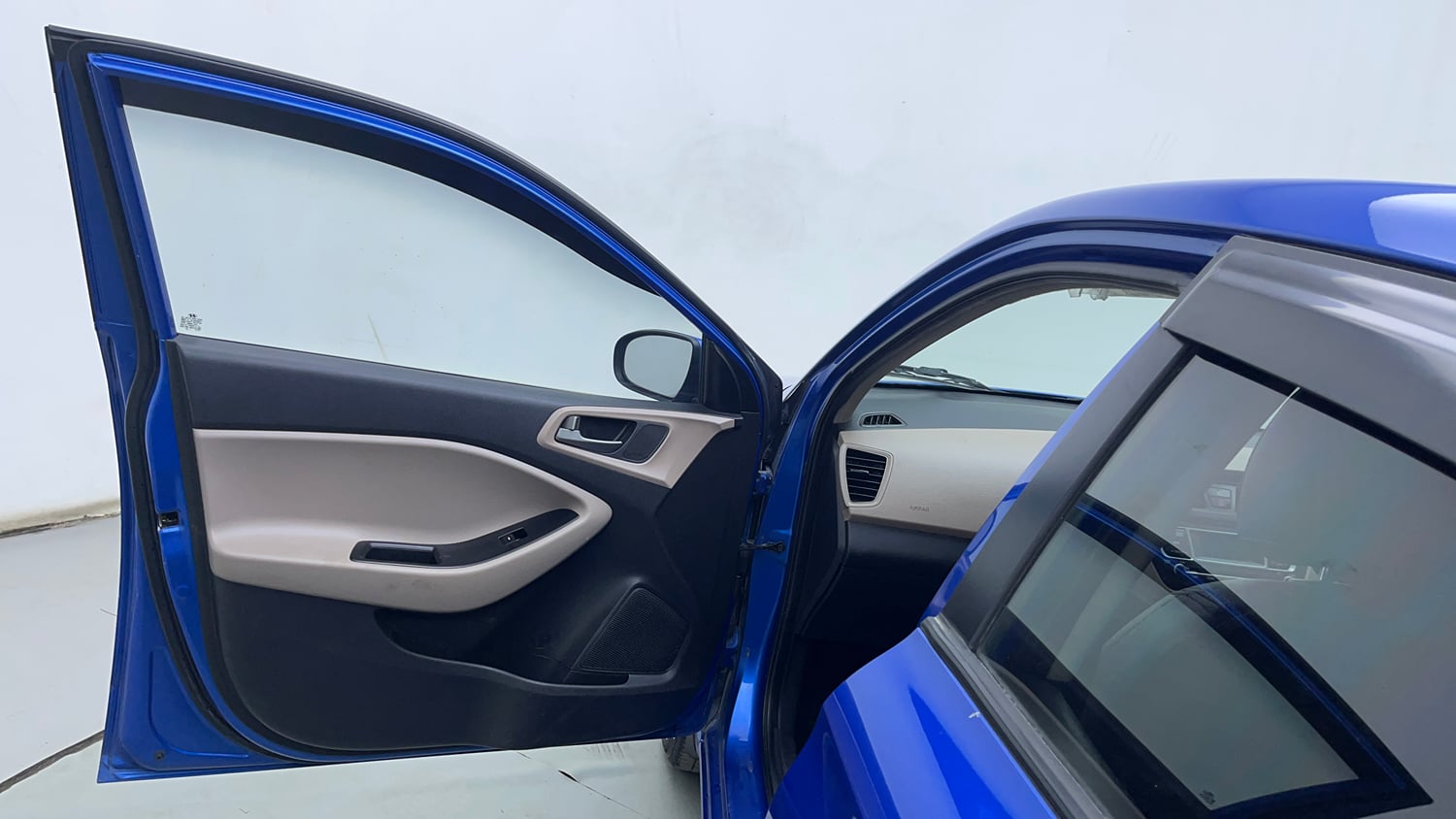 Used 2017 Hyundai Elite i20 Sportz 1.2 Petrol Manual interior LEFT FRONT DOOR OPEN VIEW