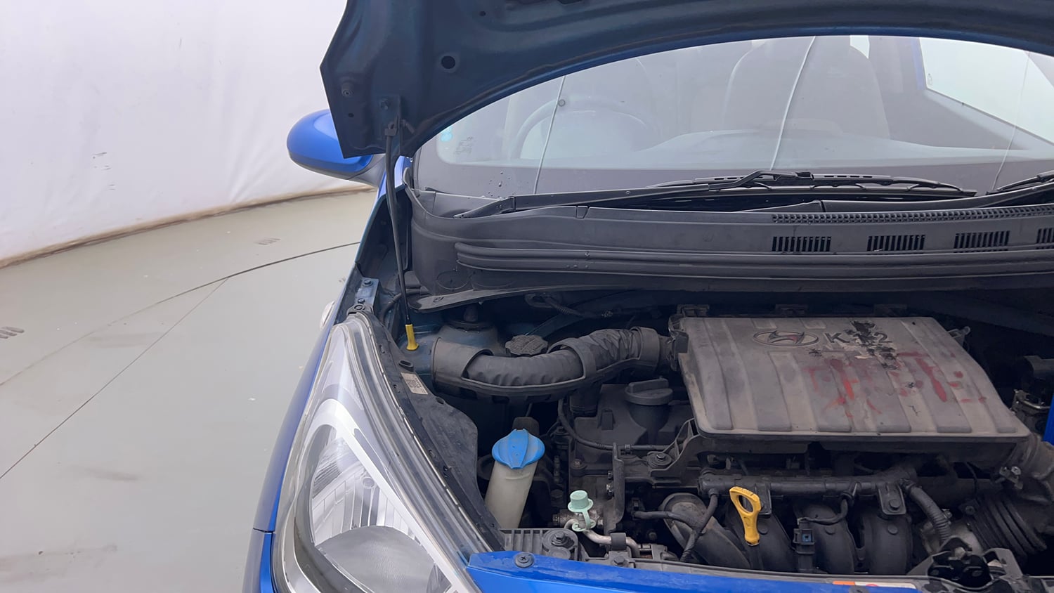 Used 2019 Hyundai Xcent S Petrol Manual engine ENGINE RIGHT SIDE HINGE & APRON VIEW
