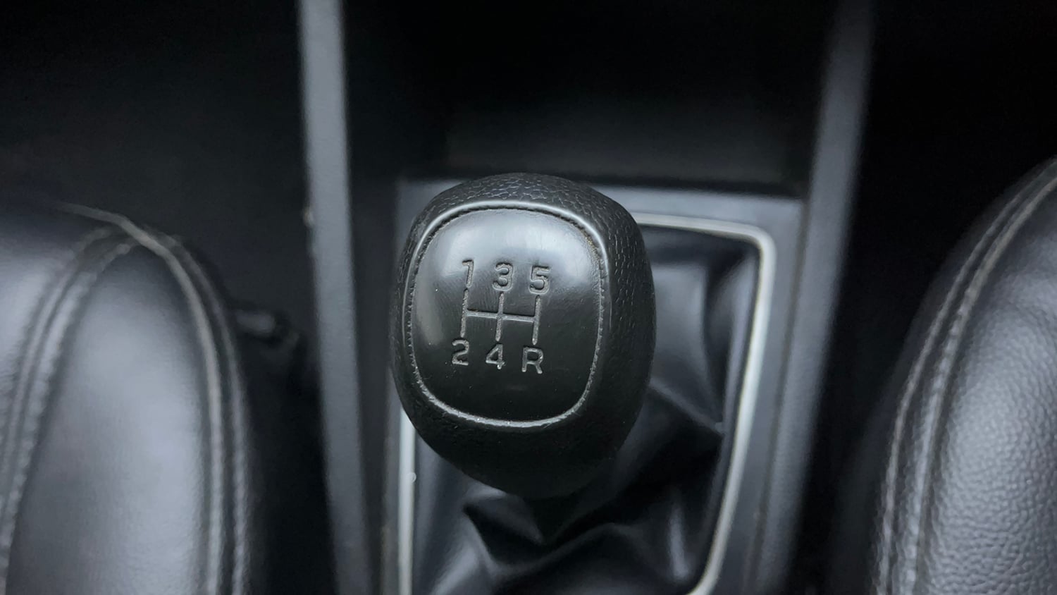 Used 2017 Hyundai Elite i20 Sportz 1.2 Petrol Manual interior GEAR  KNOB VIEW