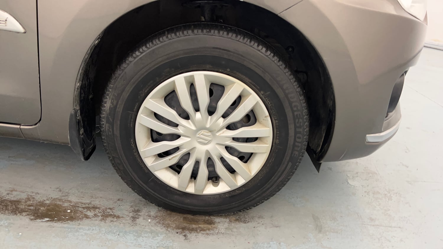 Used 2018 Maruti Suzuki Dzire VDi AMT Diesel Automatic tyres RIGHT FRONT TYRE RIM VIEW