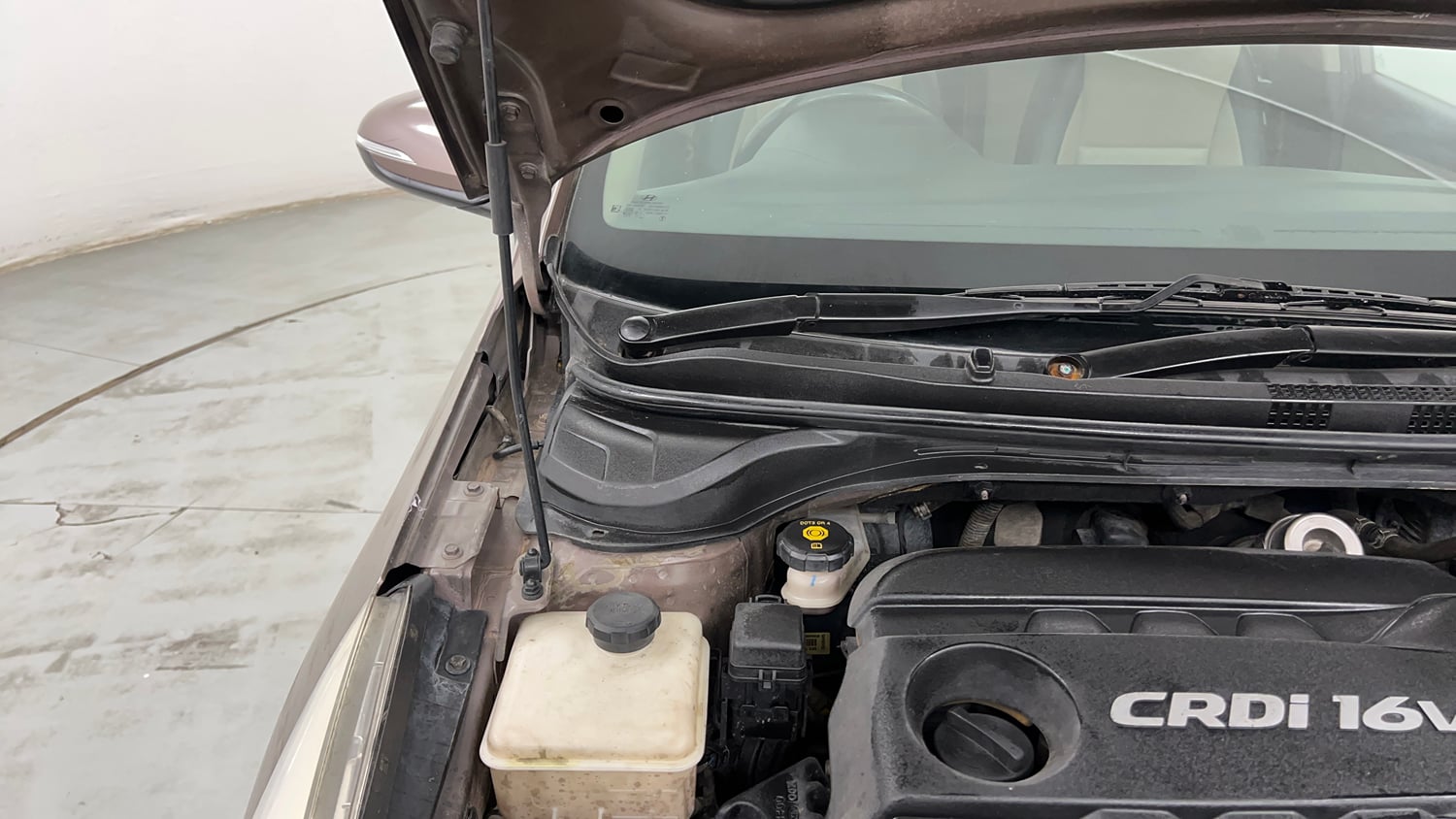 Used 2019 Hyundai Verna SX (O) 1.6 CRDi  AT Diesel Automatic engine ENGINE RIGHT SIDE HINGE & APRON VIEW