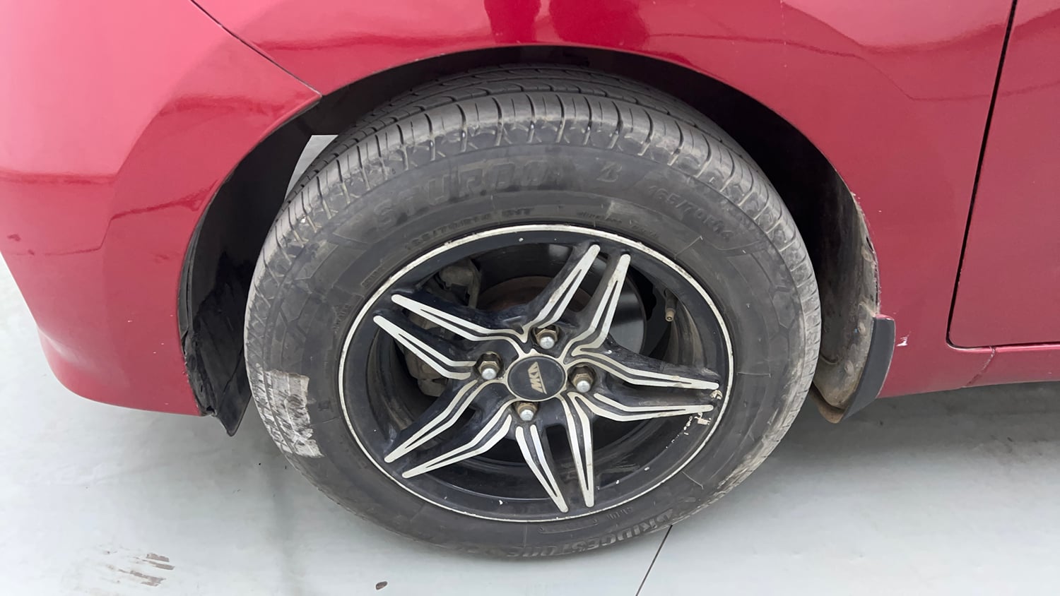 Used 2017 Hyundai Grand i10 Sportz U2 1.2 CRDi Diesel Manual tyres LEFT FRONT TYRE RIM VIEW