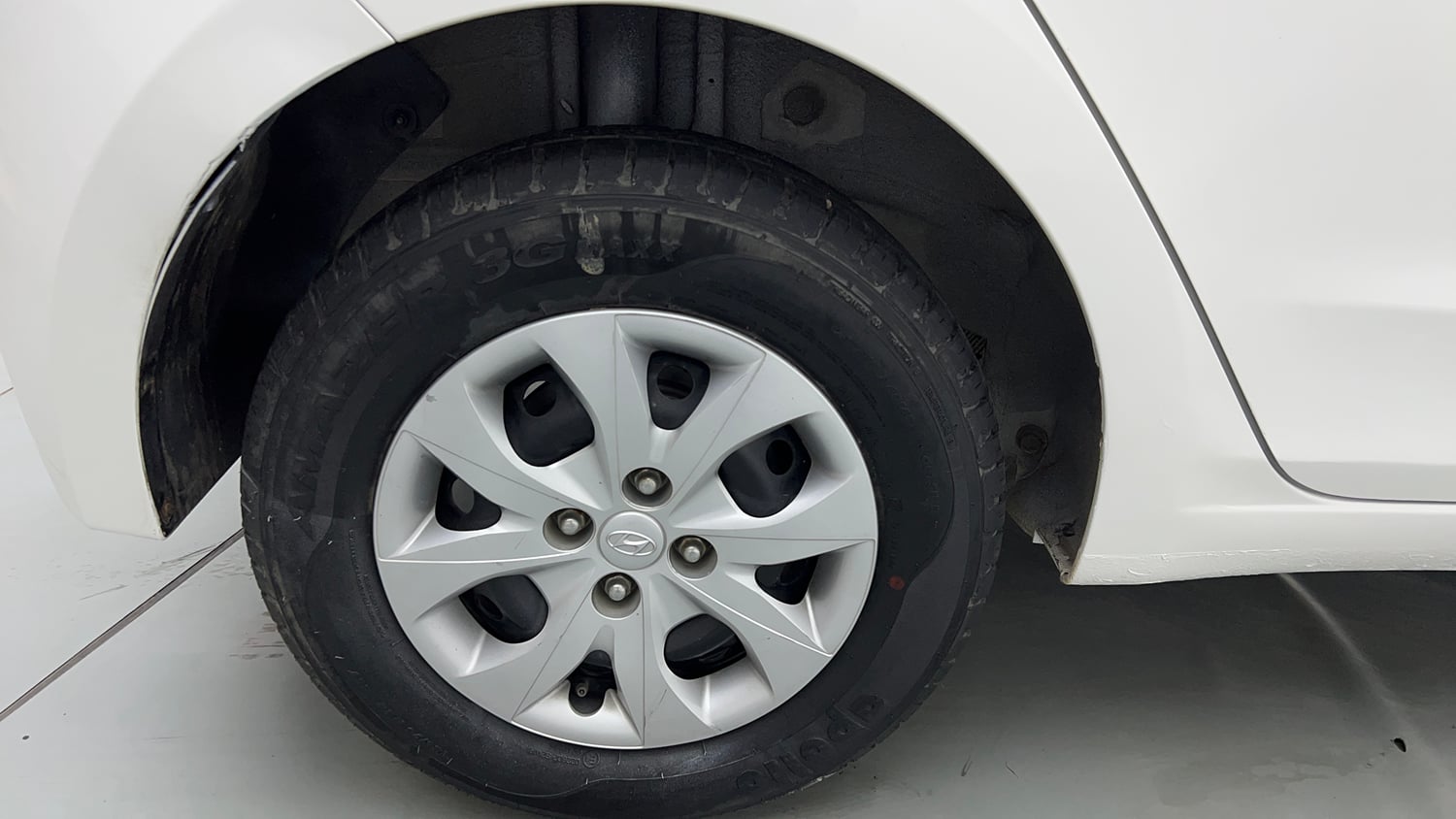 Used 2014 Hyundai Elite i20 Era 1.2 Petrol Manual tyres RIGHT REAR TYRE RIM VIEW