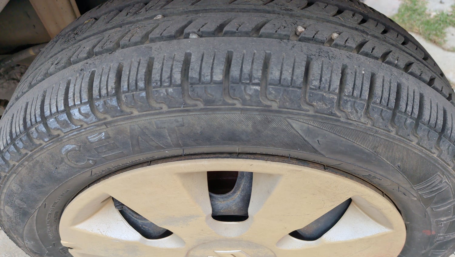 Used 2013 Maruti Suzuki Alto K10 VXi Petrol Manual tyres LEFT REAR TYRE TREAD VIEW