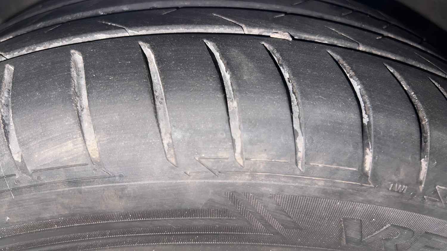 Used 2019 Ford Figo Aspire Titanium 1.2 Ti-VCT Petrol Manual tyres LEFT FRONT TYRE TREAD VIEW