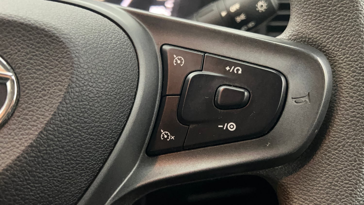 Used 2023 Tata Punch Accomplished MT Petrol Manual top_features Cruise control