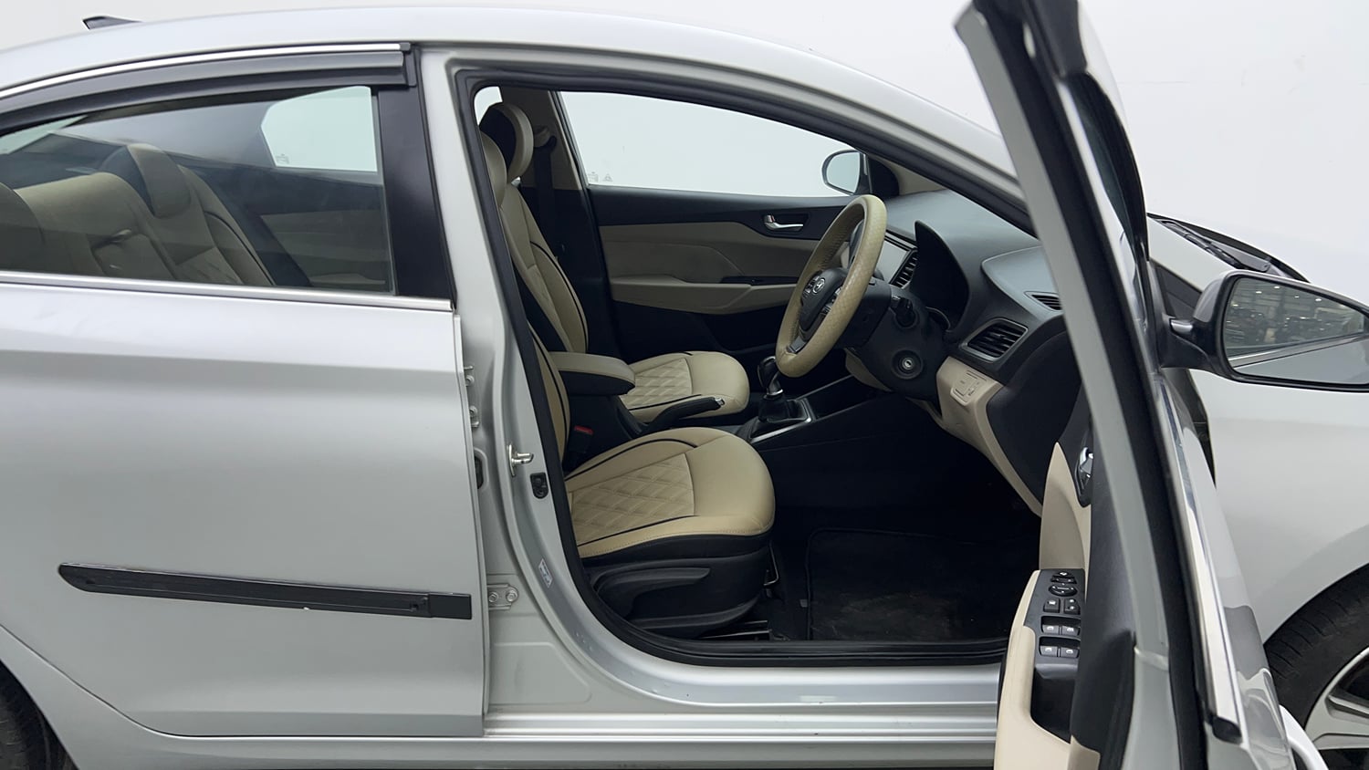 Used 2018 Hyundai Verna SX 1.6 VTVT Petrol Manual interior RIGHT SIDE FRONT DOOR CABIN VIEW
