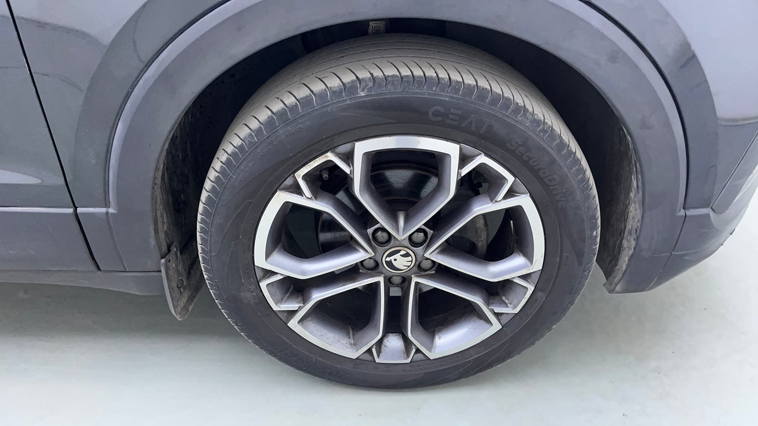 Used 2023 Skoda Kushaq Style 1.0L TSI MT Petrol Manual tyres RIGHT FRONT TYRE RIM VIEW