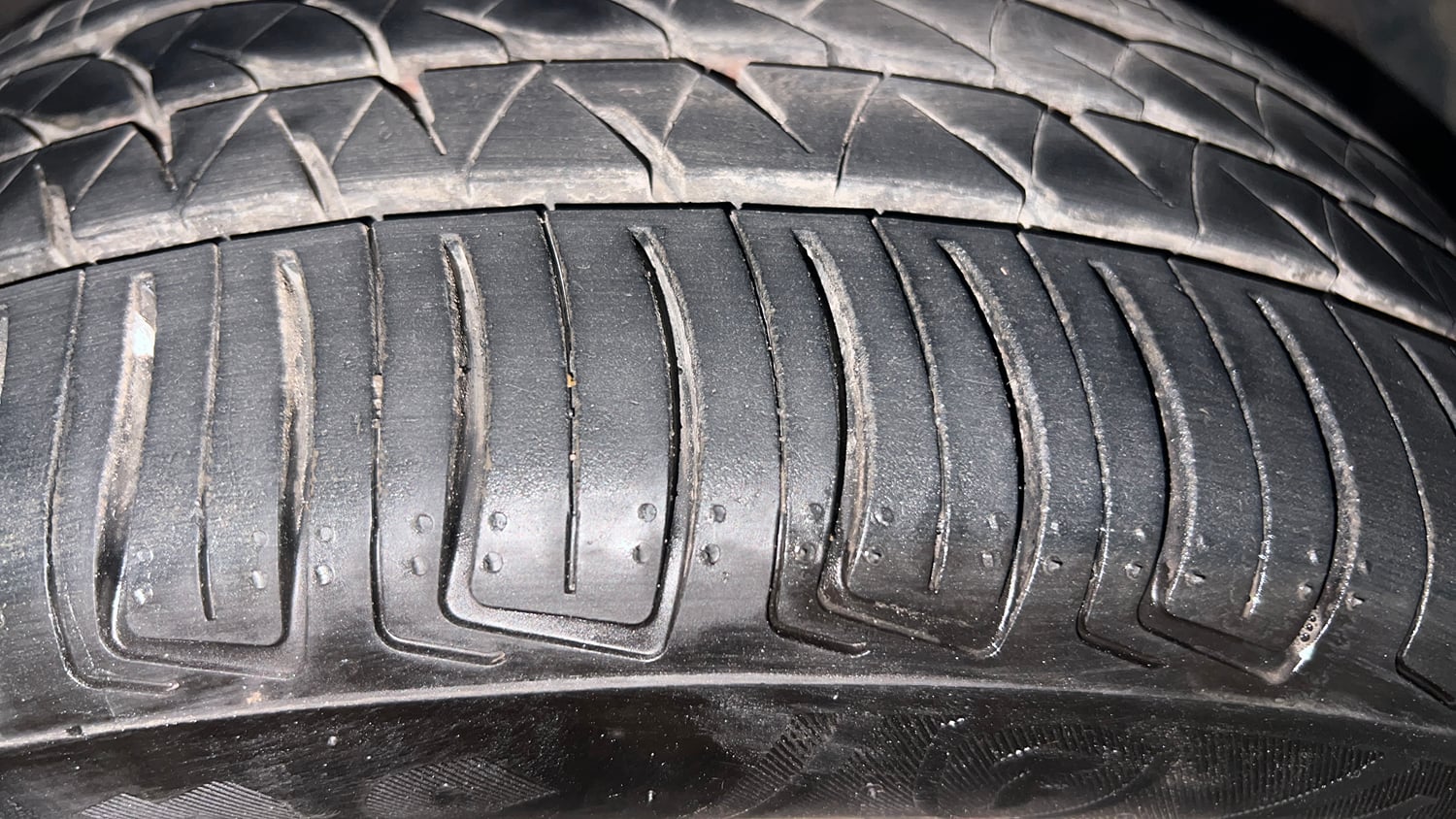 Used 2016 Maruti Suzuki Baleno Alpha 1.2 Petrol Manual tyres RIGHT FRONT TYRE TREAD VIEW