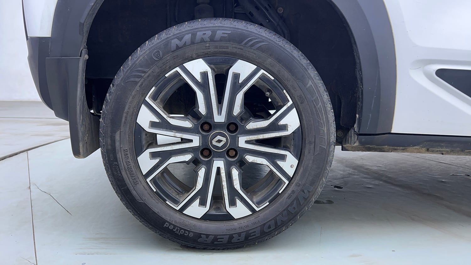 Used 2022 Renault Kiger RXT (O) AMT Petrol Automatic tyres RIGHT REAR TYRE RIM VIEW