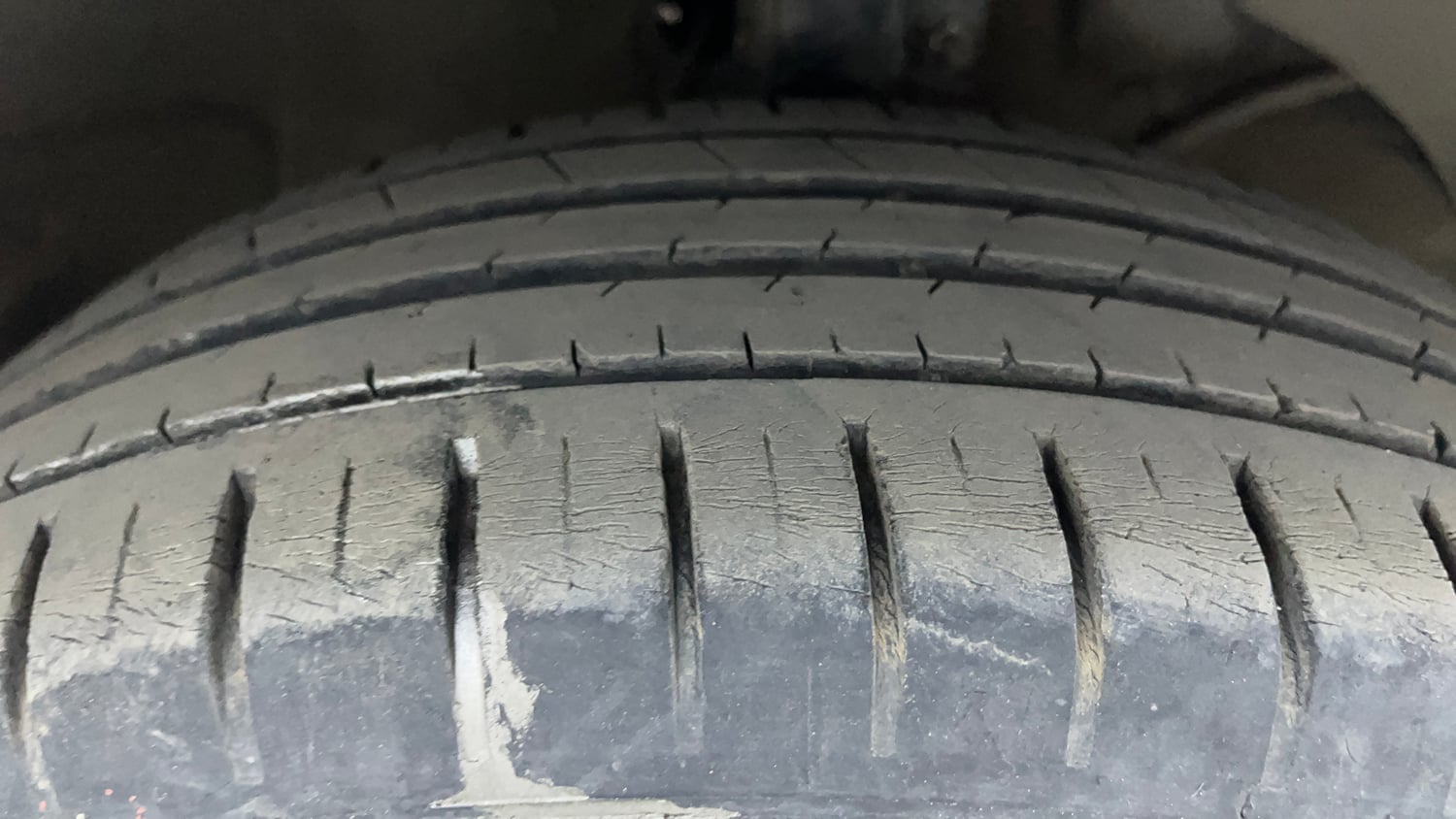 Used 2016 Maruti Suzuki Baleno Alpha 1.2 Petrol Manual tyres RIGHT FRONT TYRE TREAD VIEW