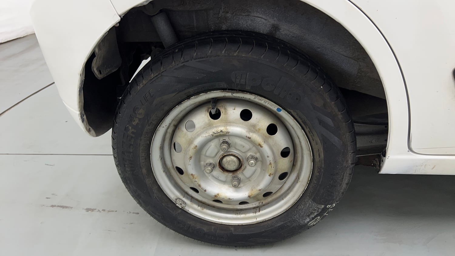 Used 2016 Maruti Suzuki Wagon R LXI Petrol Manual tyres RIGHT REAR TYRE RIM VIEW