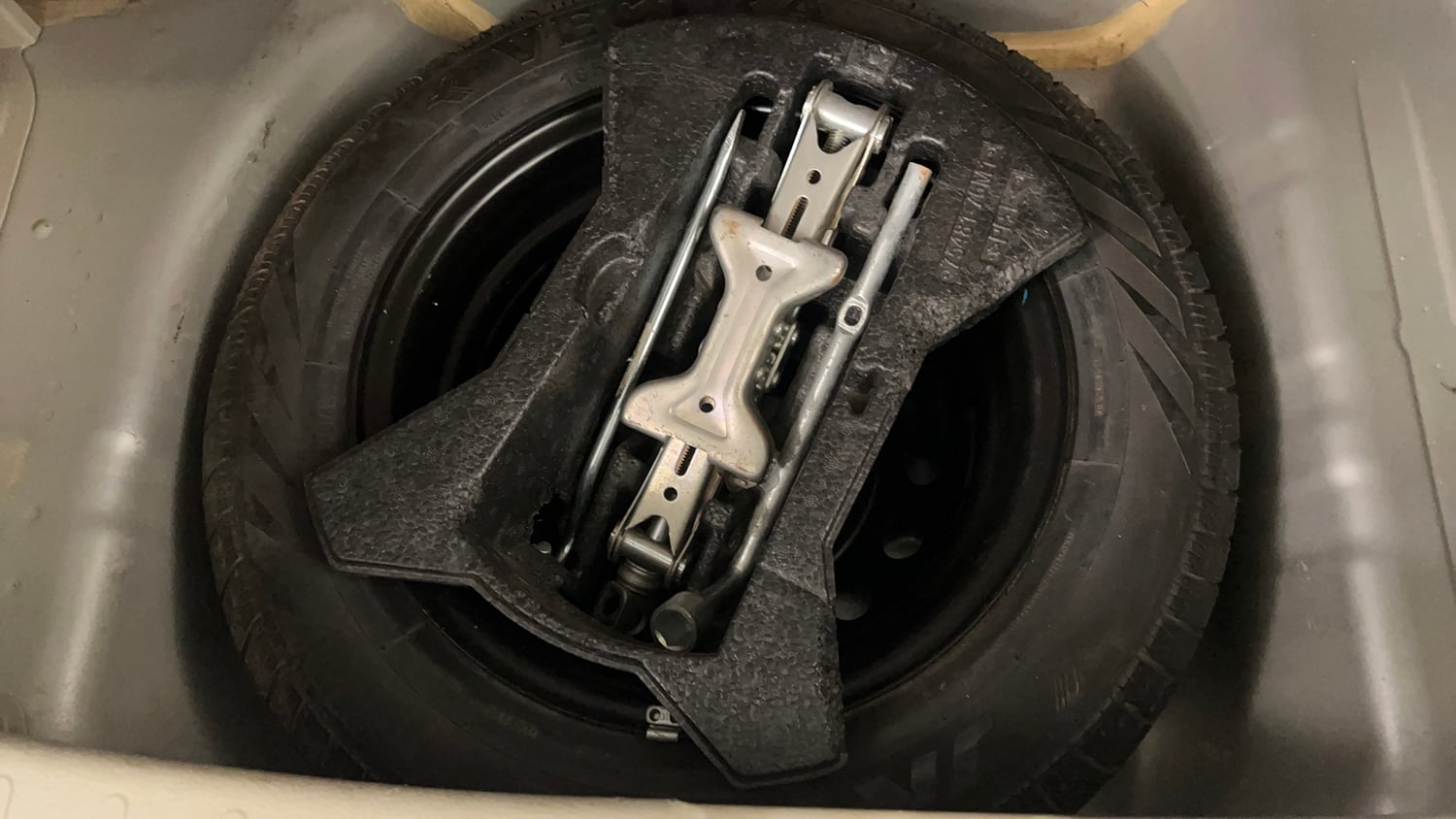 Used 2016 Maruti Suzuki Celerio ZXi AMT Petrol Automatic tyres SPARE TYRE VIEW