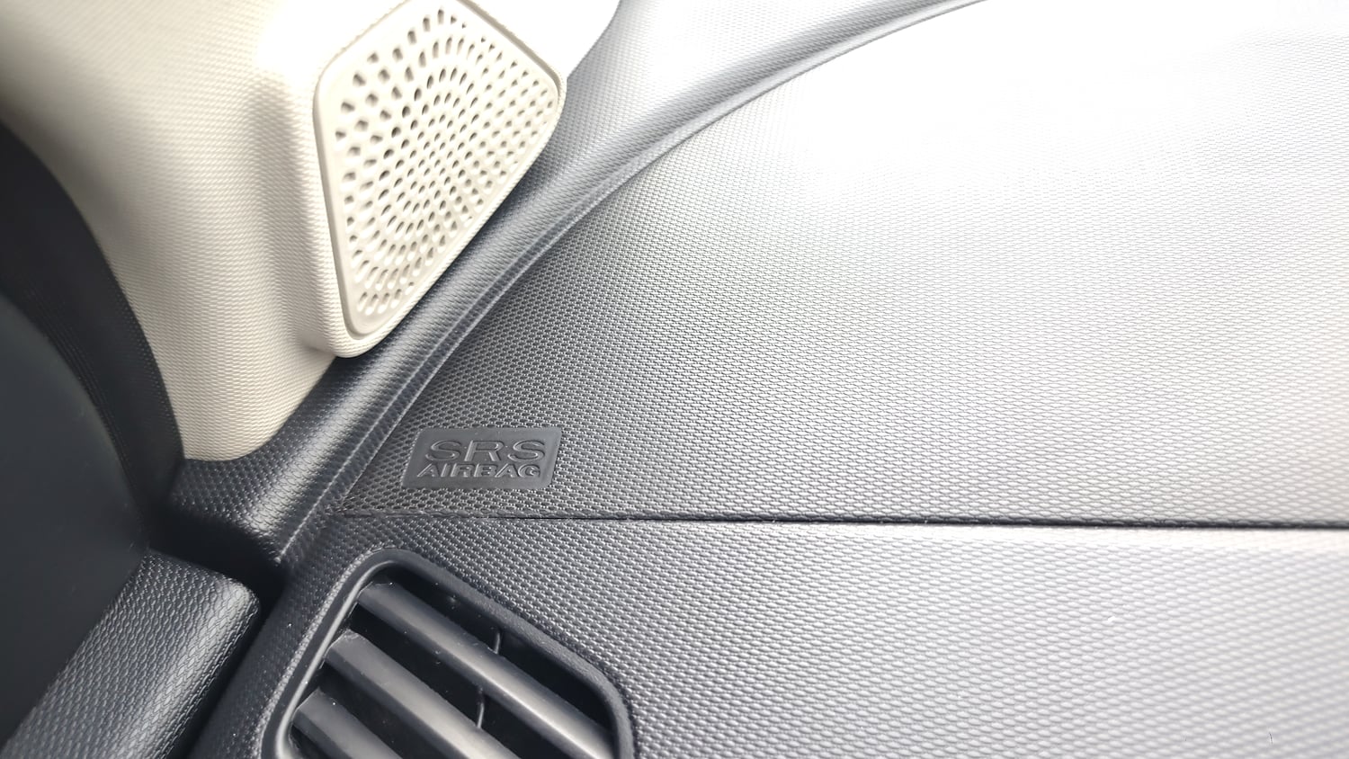 Used 2022 Tata Tiago XZ Plus Petrol Manual top_features Airbags