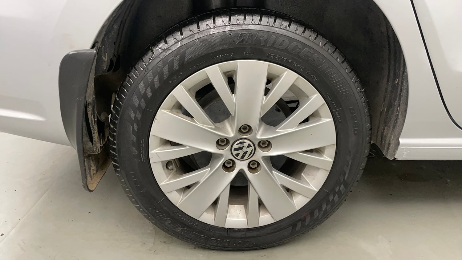 Used 2015 Volkswagen Vento Highline Diesel Diesel Manual tyres RIGHT REAR TYRE RIM VIEW
