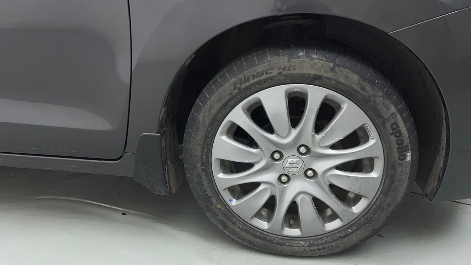 Used 2018 Maruti Suzuki Baleno Zeta 1.2 AT Petrol Automatic tyres RIGHT FRONT TYRE RIM VIEW
