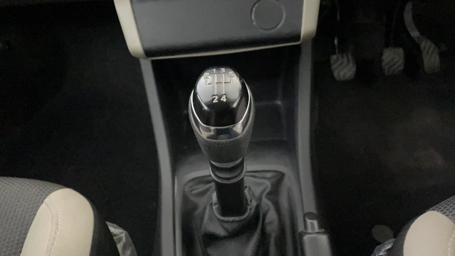 Used 2023 Renault Triber RXT Petrol Manual interior GEAR  KNOB VIEW