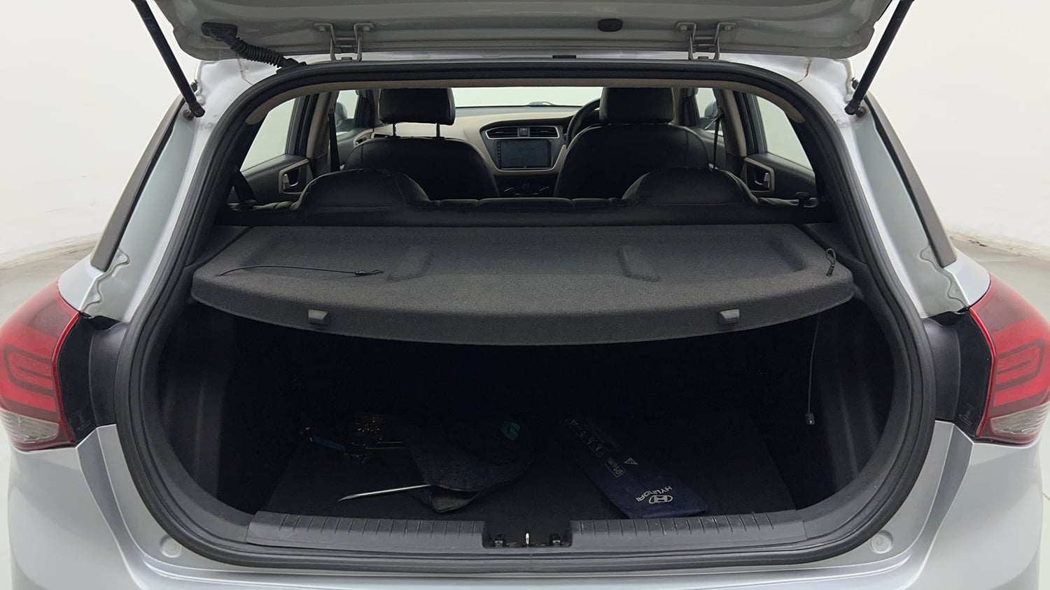 Used 2019 Hyundai Elite i20 Sportz Plus 1.2 Petrol Manual interior DICKY INSIDE VIEW
