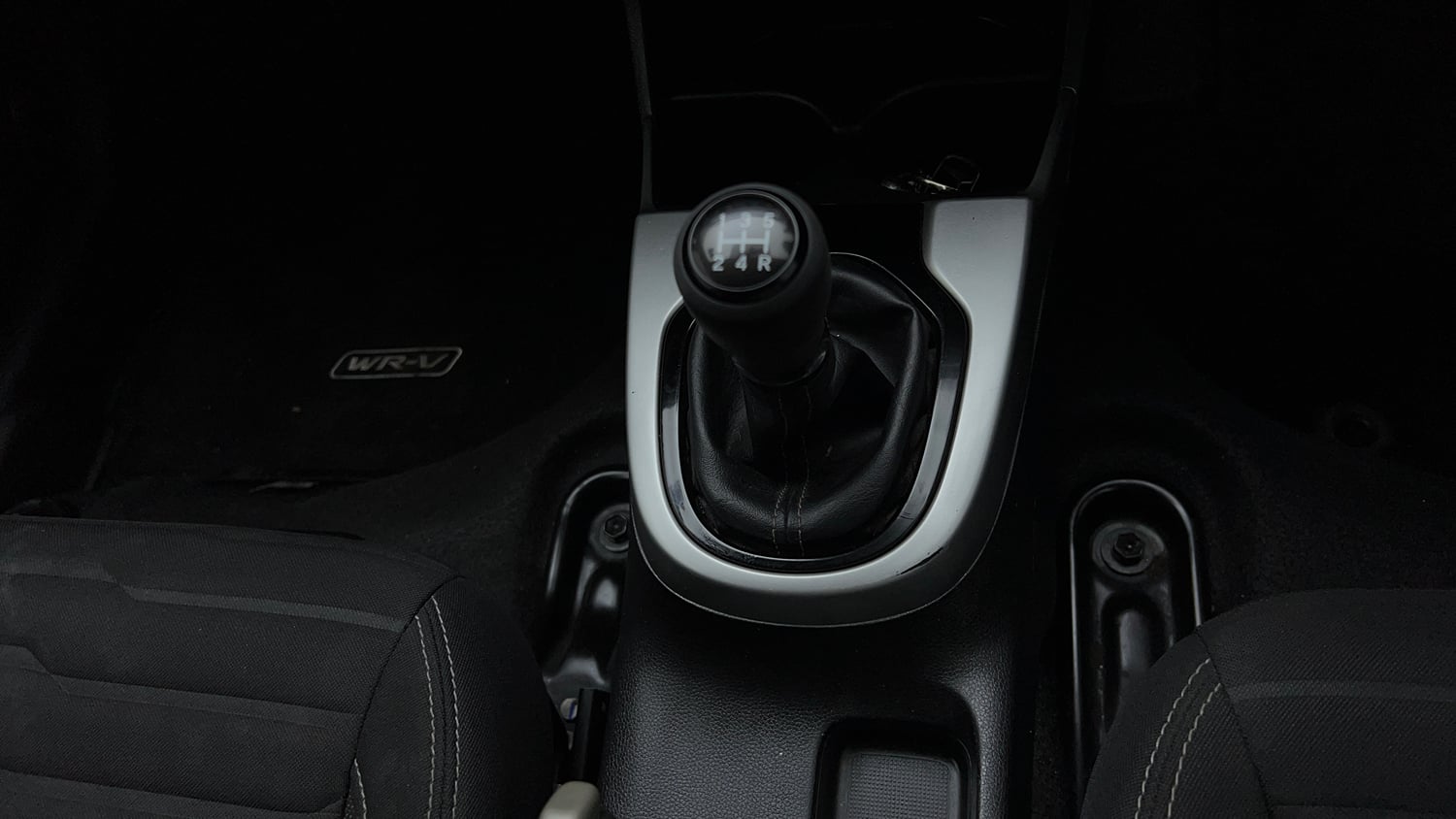 Used 2022 Honda WR-V VX MT Petrol Petrol Manual interior GEAR  KNOB VIEW