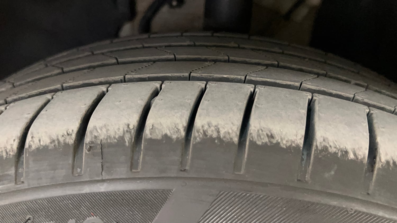 Used 2023 Tata Altroz XZA Plus Petrol Petrol Automatic tyres LEFT FRONT TYRE TREAD VIEW