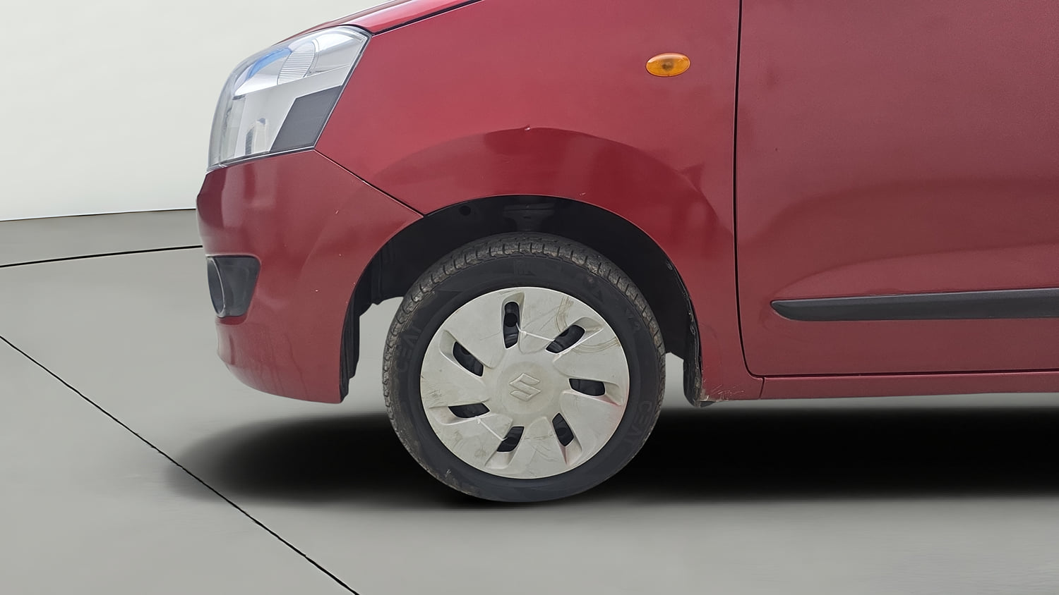 Used 2017 Maruti Suzuki Wagon R VXI Petrol Manual tyres LEFT FRONT TYRE RIM VIEW