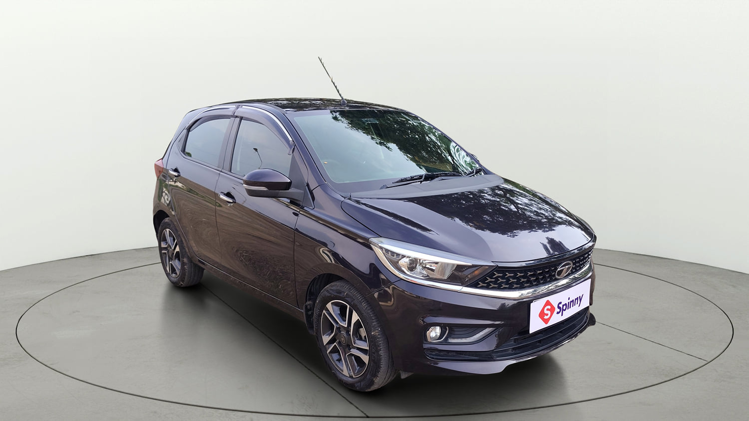 Used 2022 Tata Tiago XZ Plus Petrol Manual exterior RIGHT FRONT CORNER VIEW