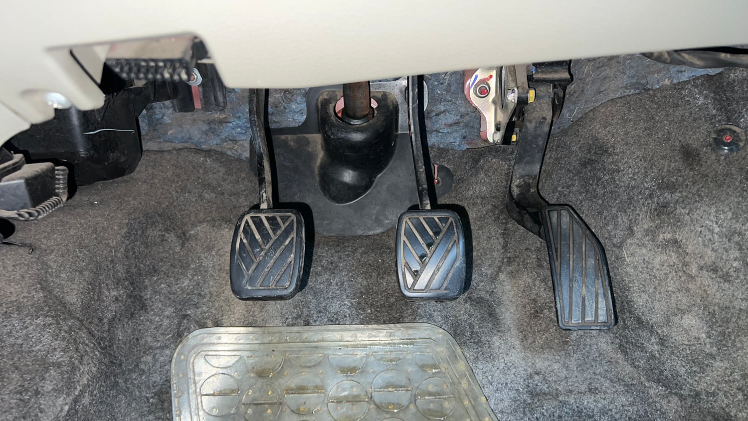 Used 2014 Maruti Suzuki Celerio LXi Petrol Manual interior PEDALS VIEW