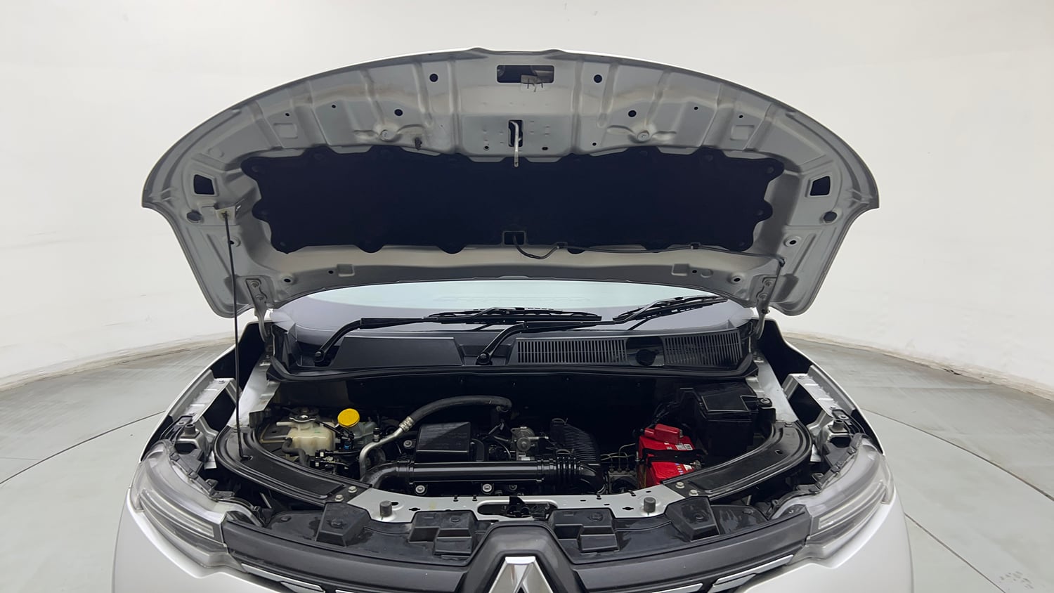 Used 2022 Renault Kiger RXT (O) MT Petrol Manual engine ENGINE & BONNET OPEN FRONT VIEW