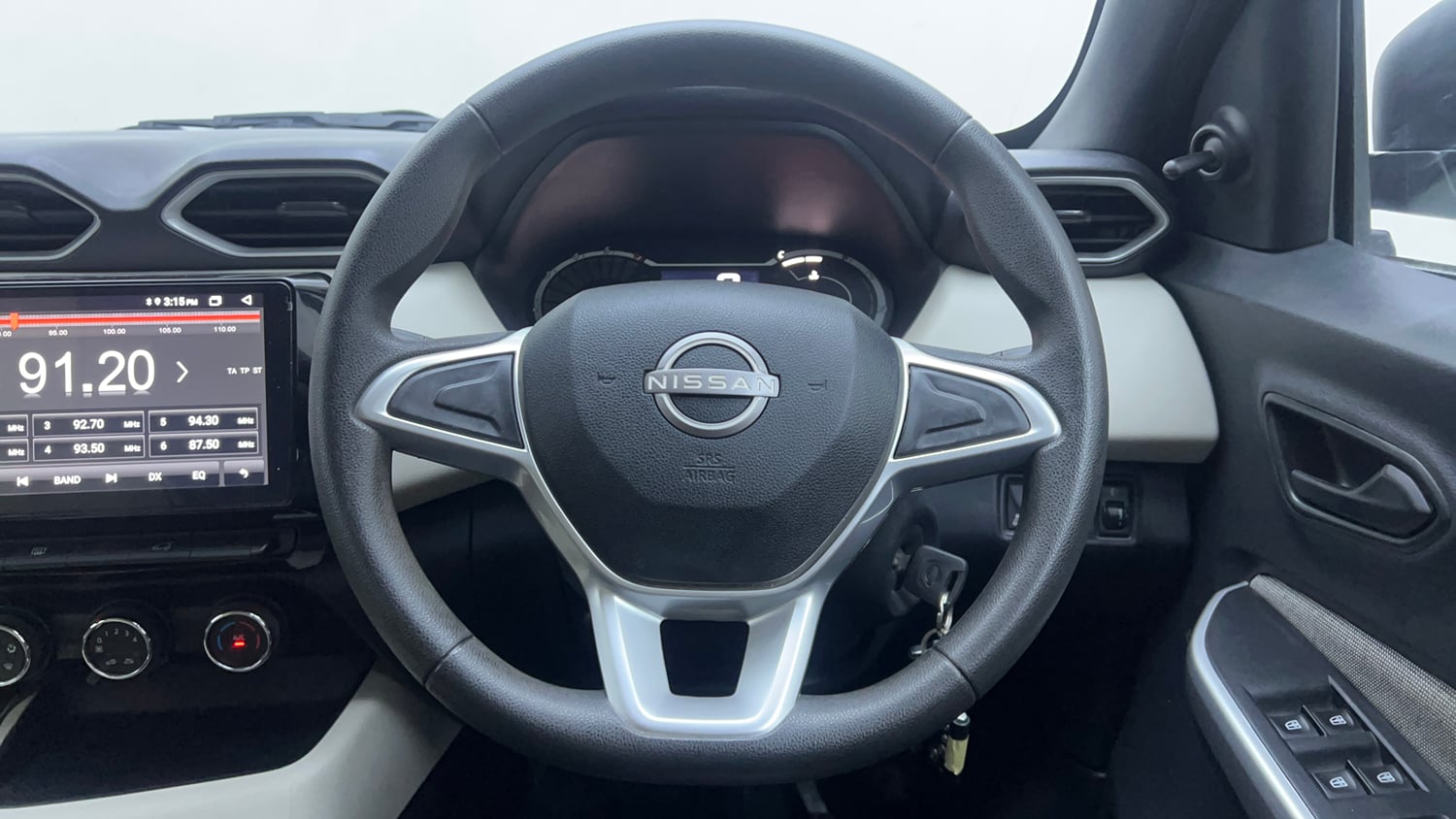 Used 2024 Nissan Magnite XE AMT Petrol Automatic interior STEERING VIEW