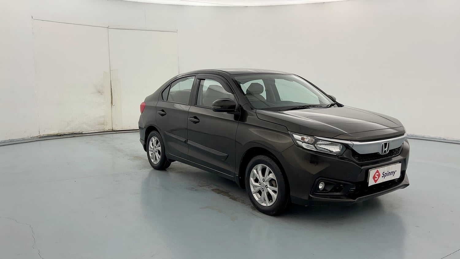 Used 2020 Honda Amaze 1.2 VX MT Petrol Petrol Manual exterior RIGHT FRONT CORNER VIEW