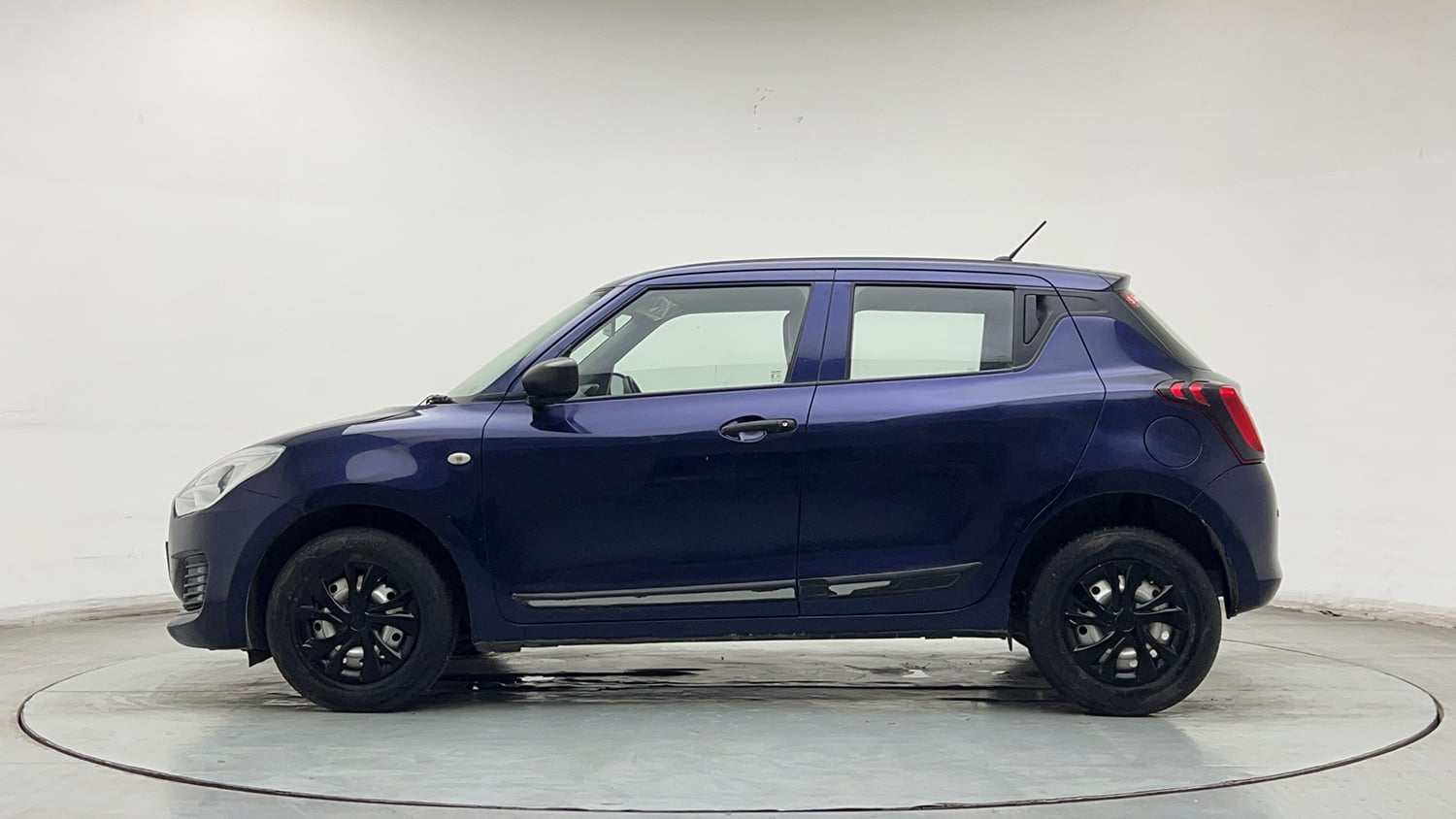 Used 2018 Maruti Suzuki Swift LXi Petrol Manual exterior LEFT SIDE VIEW