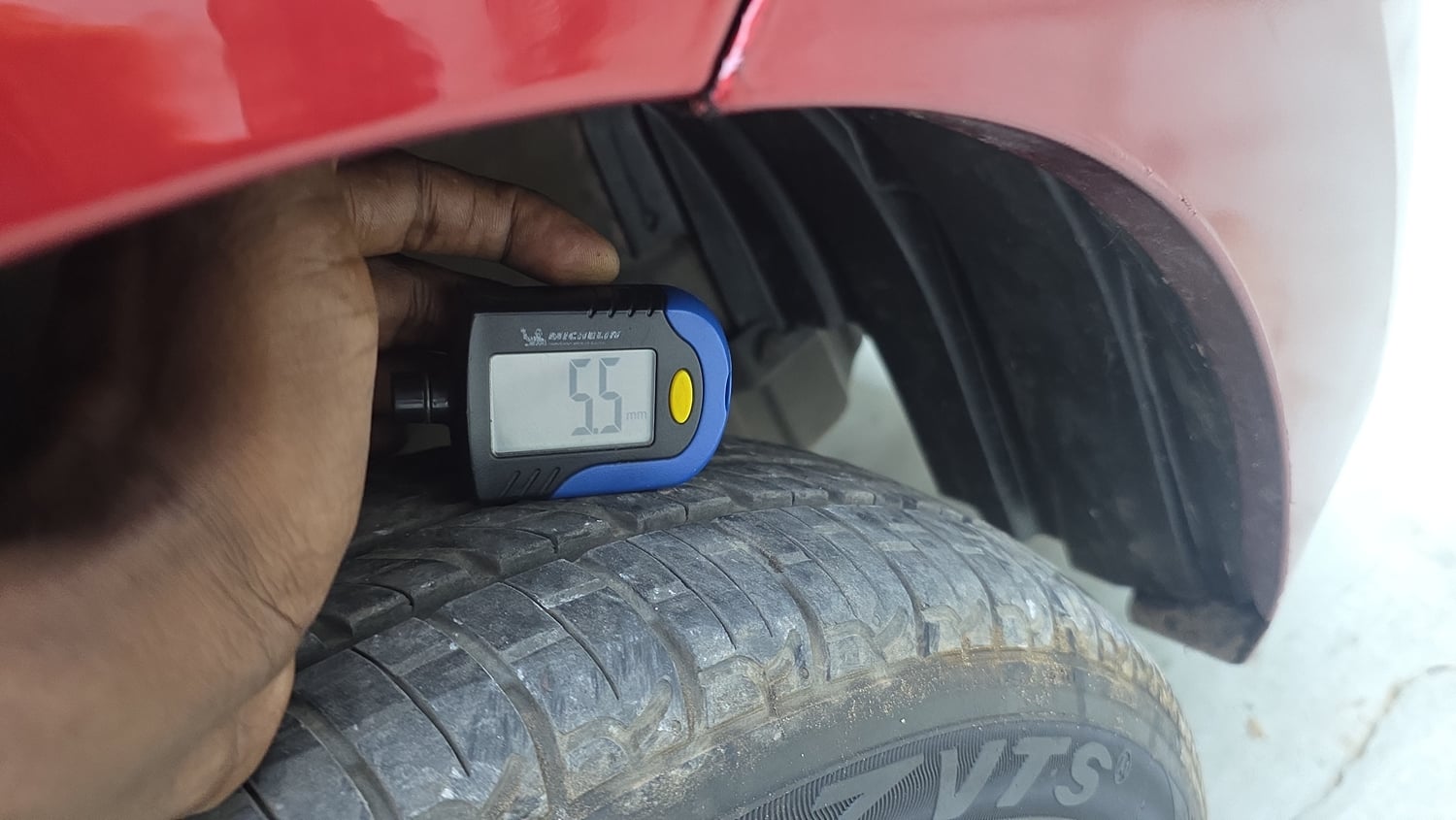 Used 2017 Maruti Suzuki Wagon R VXI Petrol Manual tyres RIGHT FRONT TYRE TREAD VIEW